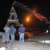 Gli sforzi vennero ripagati all'alba del 16 novembre 2013. Sono le 5 quando davanti alla ditta compare una gru...